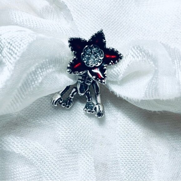 👹 NWOT Stranger Things Moveable Demogorgon Charm ✨ - Picture 8 of 12